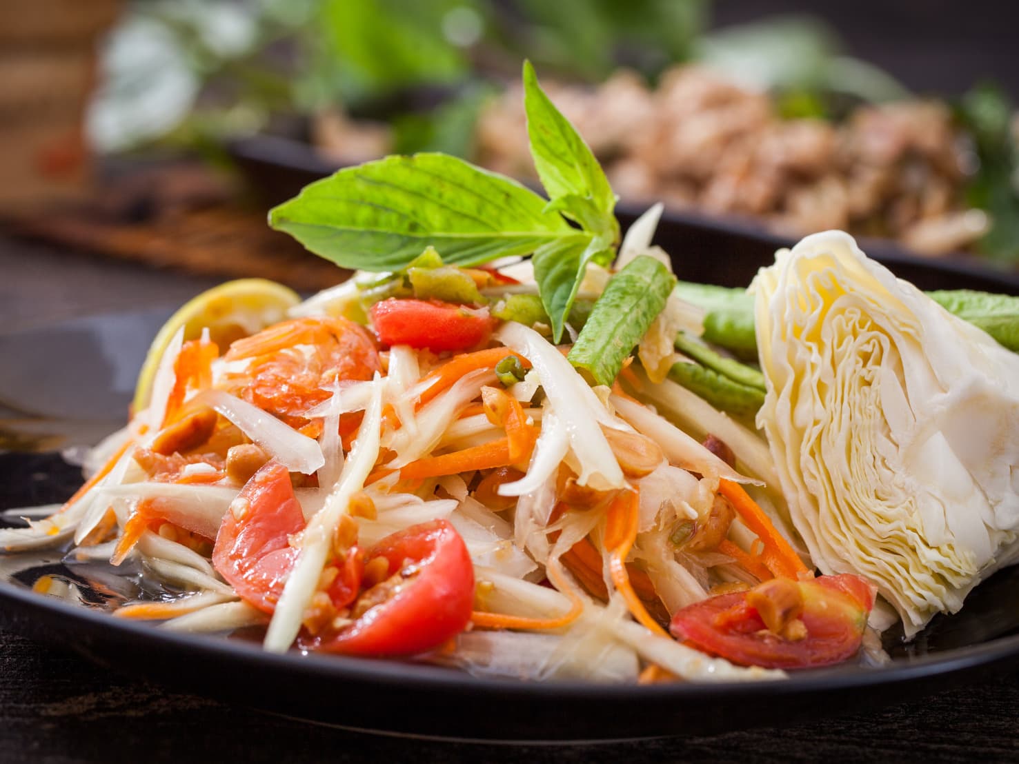 ส้มตำเม็ดมะม่วงหิมพานต์ (Somtum with Cashews)
